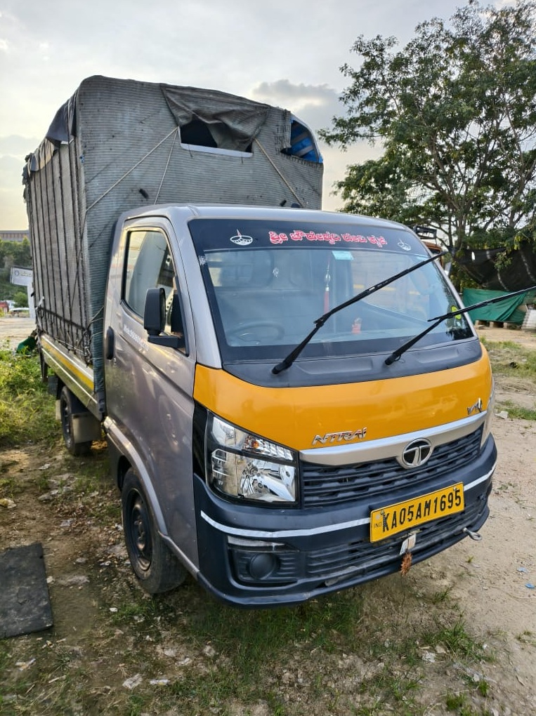 2023 Tata Intra V 10