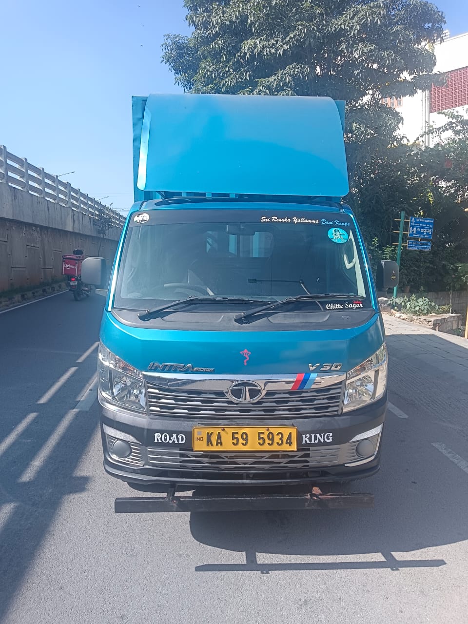 2023 Tata Intra V 30